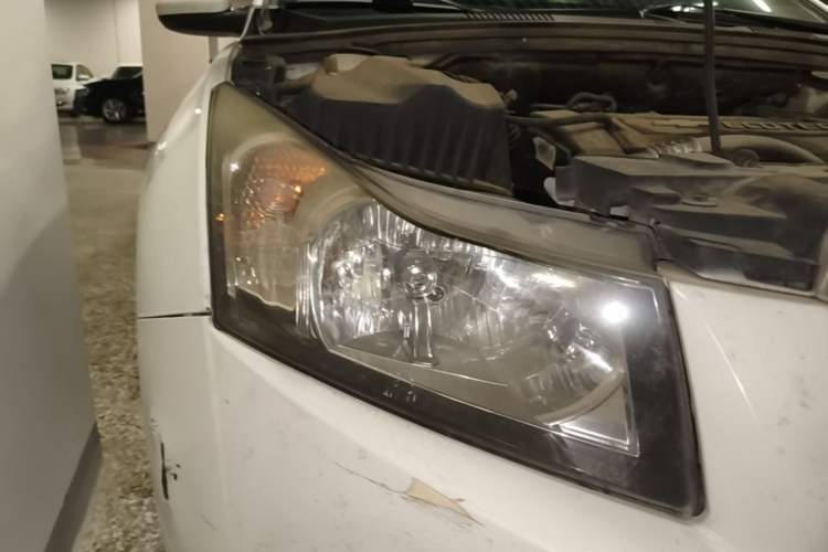 Used Chevrolet Cruze 2013 Hatchback 1.6L Manual Luxury Model Right Front Headlight
