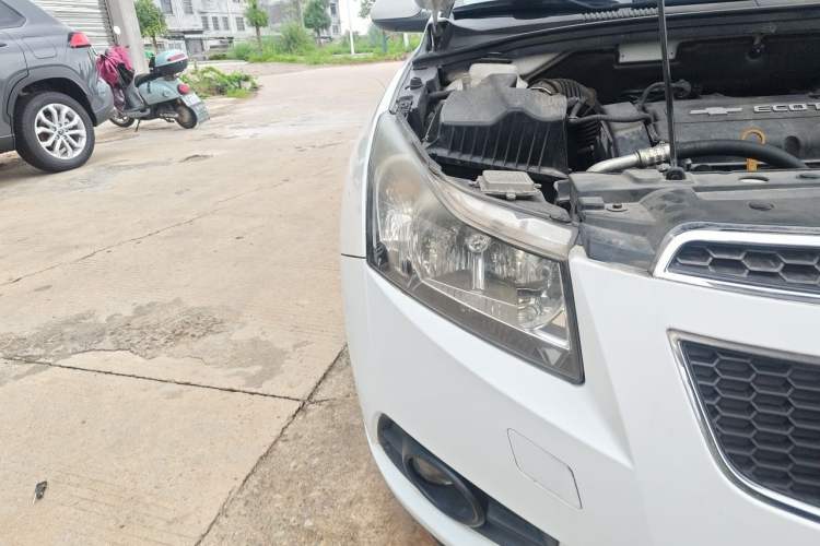 Used Chevrolet Cruze 2013 Hatchback 1.6L Automatic Luxury Model Right Front Headlight