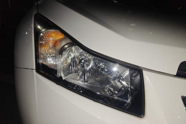 Used Chevrolet Cruze 2013 1.6L SE MT Right Front Headlight
