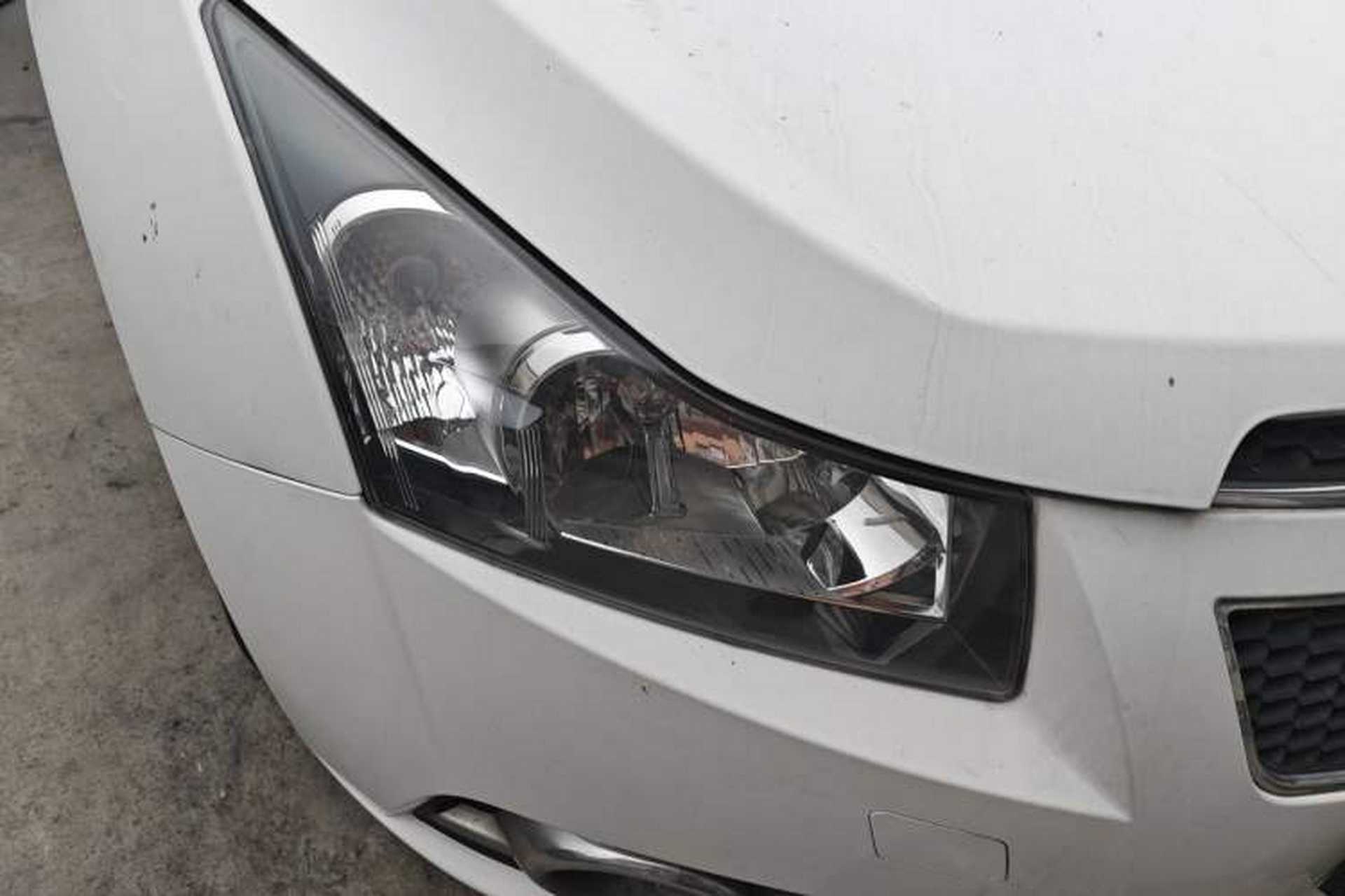 Used Chevrolet Cruze 2013 1.6L SE MT Right Front Headlight