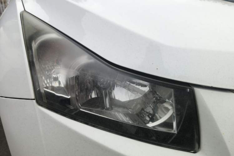 Used Chevrolet Cruze 2013 Hatchback 1.6L Manual Luxury Model Right Front Headlight