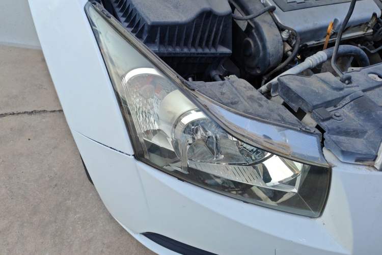 Used Chevrolet Cruze 2013 1.6L SL MT Right Front Headlight