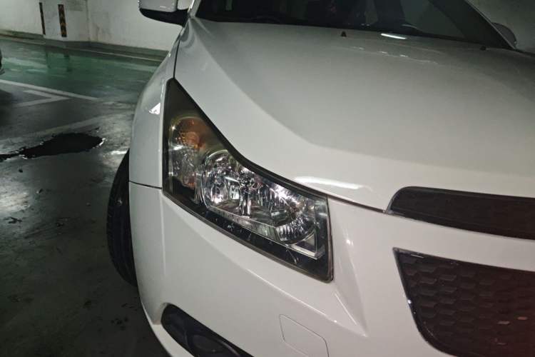 Used Chevrolet Cruze 2013 Hatchback 1.6L Manual Luxury Model Right Front Headlight