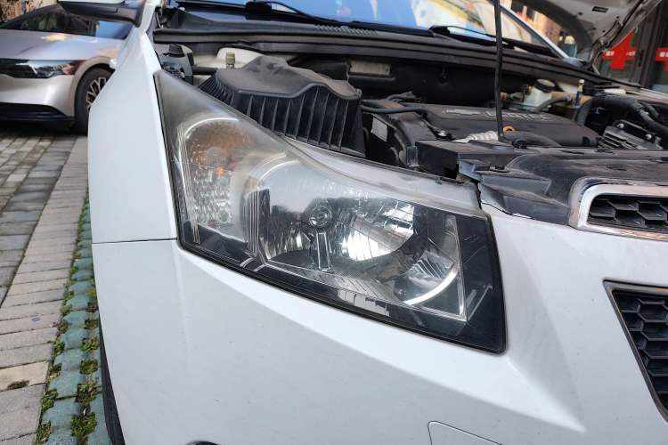 Used Chevrolet Cruze 2013 Hatchback 1.6L Automatic Luxury Model Right Front Headlight