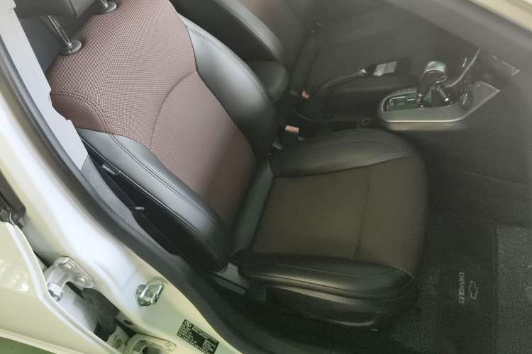 Used Chevrolet Cruze 2013 Hatchback 1.6L Automatic Luxury Model Right Front Seat