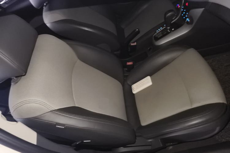 Used Chevrolet Cruze 2013 1.8L SE AT Right Front Seat