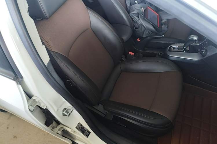Used Chevrolet Cruze 2013 Hatchback 1.6L Automatic Luxury Model Right Front Seat