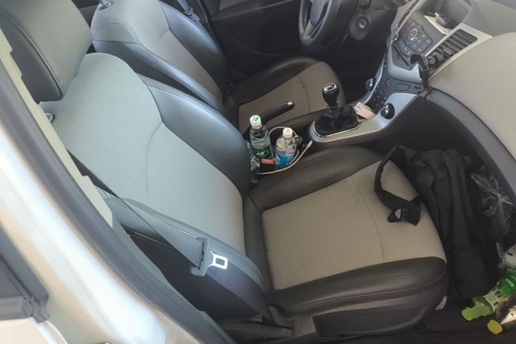 Used Chevrolet Cruze 2013 1.6L SE MT Right Front Seat