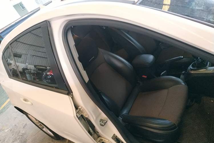 Used Chevrolet Cruze 2013 Hatchback 1.6L Manual Luxury Model Right Front Seat
