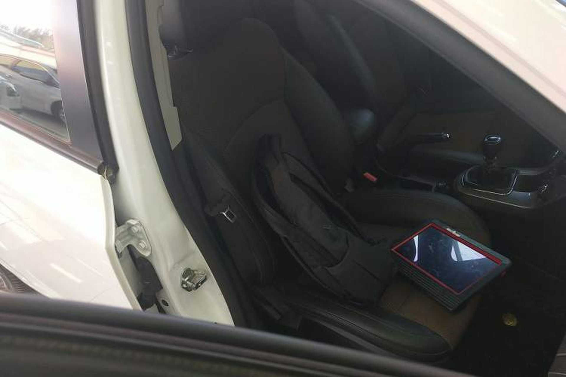 Used Chevrolet Cruze 2013 Hatchback 1.6L Manual Luxury Model Right Front Seat