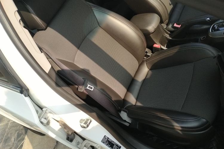 Used Chevrolet Cruze 2013 Hatchback 1.6T Automatic Flagship Model Right Front Seat