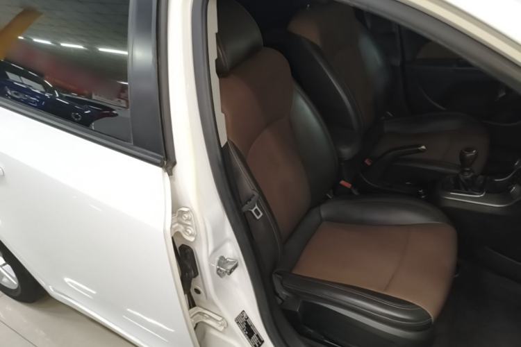 Used Chevrolet Cruze 2013 Hatchback 1.6L Manual Luxury Model Right Front Seat