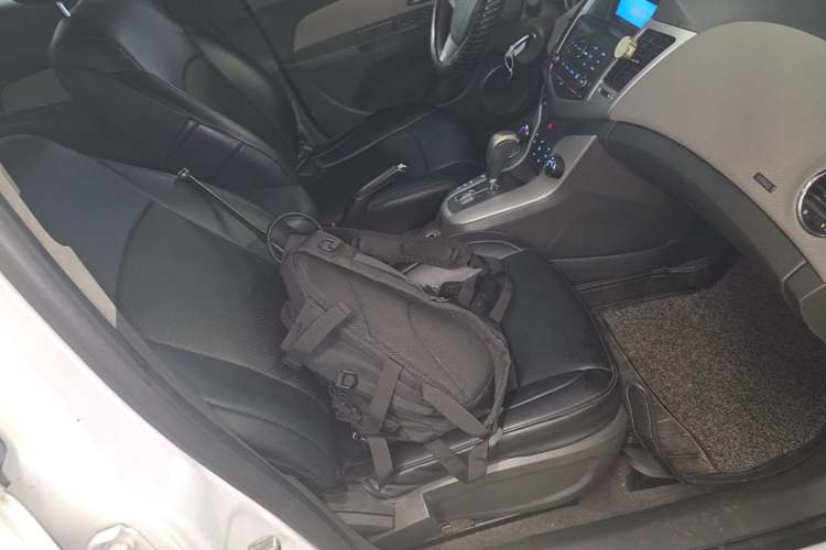 Used Chevrolet Cruze 2013 1.8L SE AT Right Front Seat