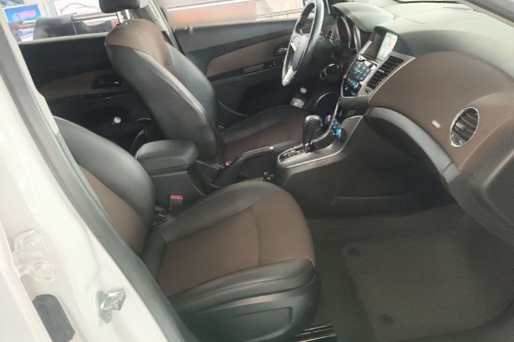 Used Chevrolet Cruze 2013 Hatchback 1.6L Automatic Luxury Model Right Front Seat