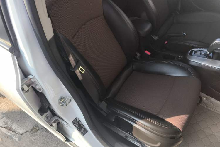 Used Chevrolet Cruze 2013 Hatchback 1.6L Automatic Luxury Model Right Front Seat