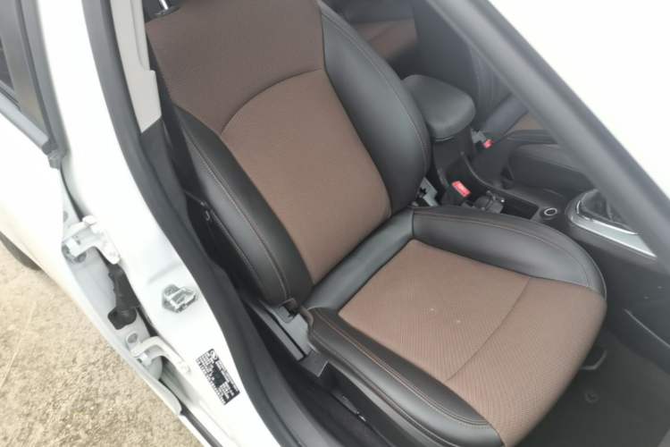Used Chevrolet Cruze 2013 Hatchback 1.6L Manual Luxury Model Right Front Seat