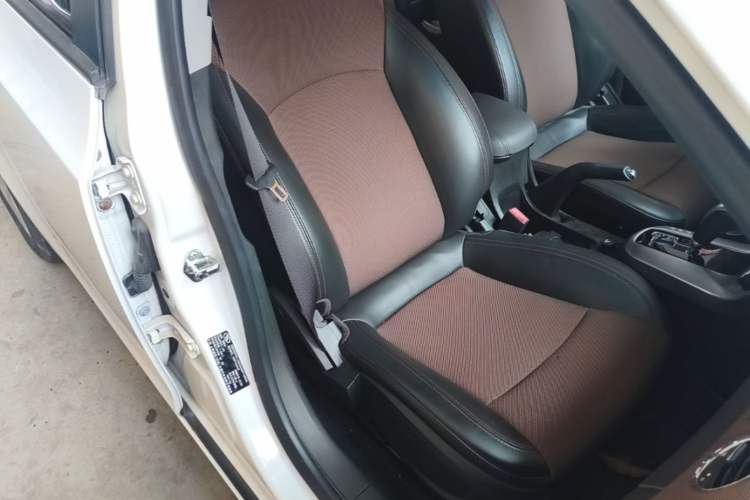 Used Chevrolet Cruze 2013 Hatchback 1.6L Automatic Luxury Model Right Front Seat