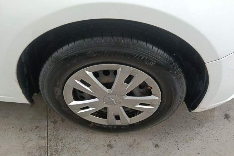 Used Chevrolet Cruze 2013 1.6L SL Sunroof Edition MT Right Front Wheel Hub