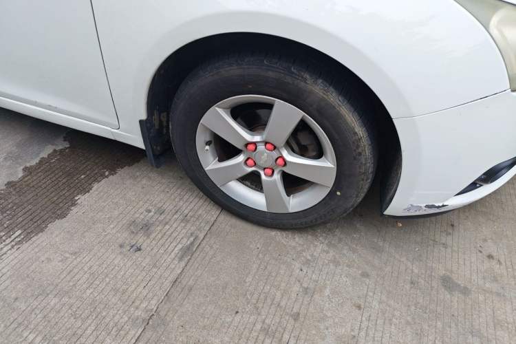 Used Chevrolet Cruze 2013 1.8L SE AT Right Front Wheel Hub