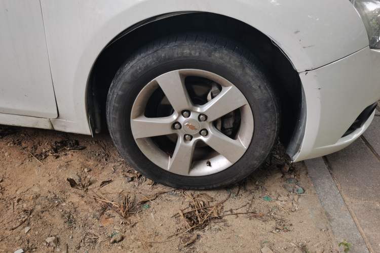 Used Chevrolet Cruze 2013 Hatchback 1.6L Automatic Luxury Model Right Front Wheel Hub