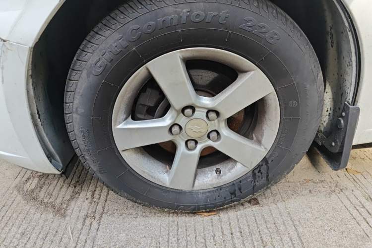 Used Chevrolet Cruze 2013 1.6L SL MT Right Front Wheel Hub