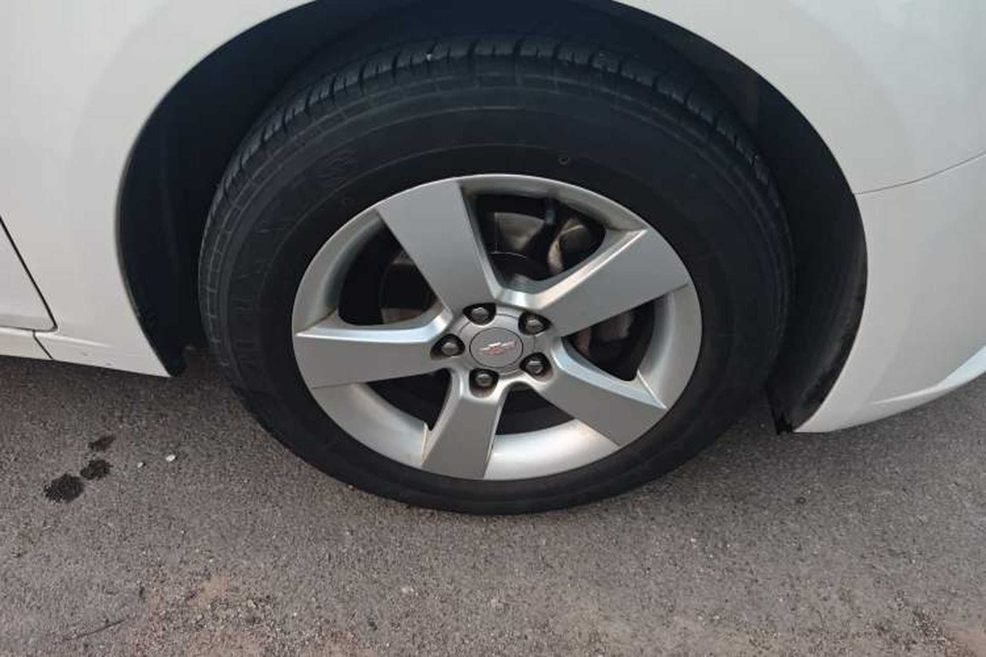 Used Chevrolet Cruze 2013 1.6L SE MT Right Front Wheel Hub
