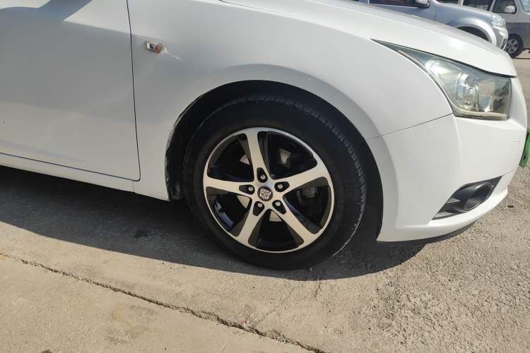 Used Chevrolet Cruze 2013 Hatchback 1.6T Automatic Flagship Model Right Front Wheel Hub