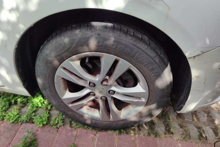 Used Chevrolet Cruze 2013 Hatchback 1.6L Manual Luxury Model Right Front Wheel Hub