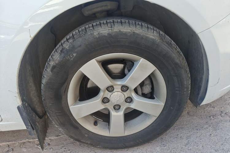 Used Chevrolet Cruze 2013 1.6L SL MT Right Front Wheel Hub
