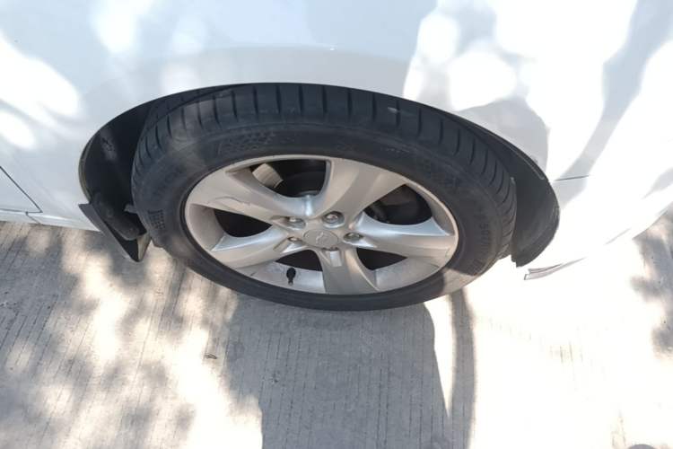 Used Chevrolet Cruze 2013 Hatchback 1.6T Automatic Flagship Model Right Front Wheel Hub
