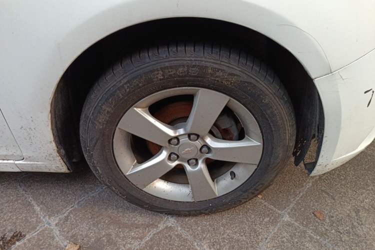 Used Chevrolet Cruze 2013 Hatchback 1.6L Automatic Luxury Model Right Front Wheel Hub