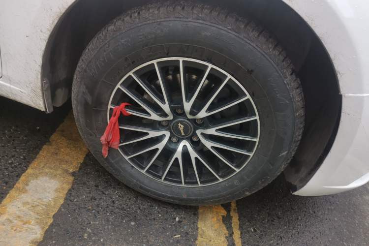 Used Chevrolet Cruze 2013 1.6L SL MT Right Front Wheel Hub