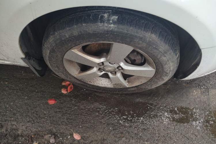 Used Chevrolet Cruze 2013 1.6L SE AT Right Front Wheel Hub
