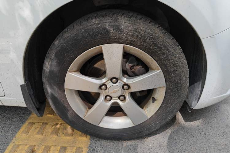 Used Chevrolet Cruze 2013 1.8L SE WTCC Edition AT Right Front Wheel Hub