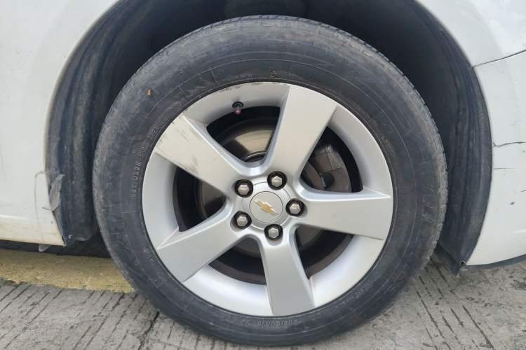 Used Chevrolet Cruze 2013 1.8L SE AT Right Front Wheel Hub