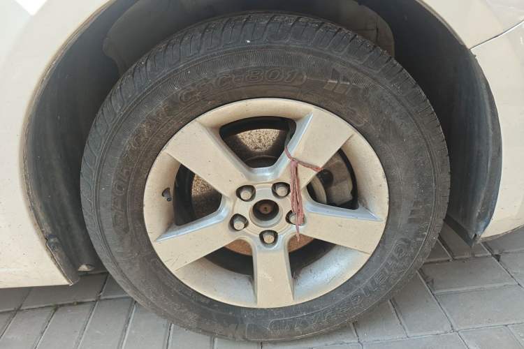 Used Chevrolet Cruze 2013 1.6L SL Sunroof Edition MT Right Front Wheel Hub