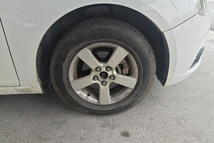 Used Chevrolet Cruze 2013 1.6L SL MT Right Front Wheel Hub