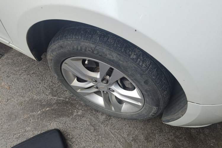 Used Chevrolet Cruze 2013 Hatchback 1.6L Automatic Luxury Model Right Front Wheel Hub