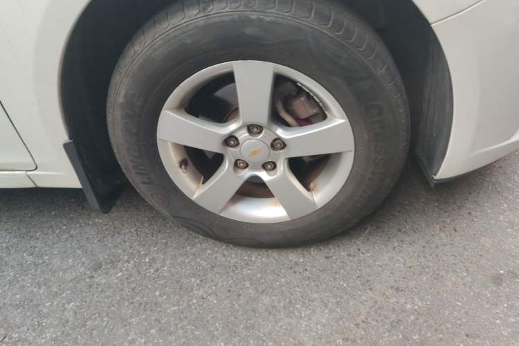 Used Chevrolet Cruze 2013 1.6L SL MT Right Front Wheel Hub