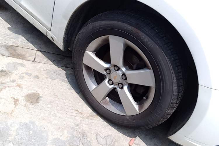 Used Chevrolet Cruze 2013 1.6L SE MT Right Front Wheel Hub