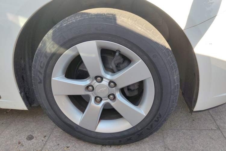 Used Chevrolet Cruze 2013 1.6L SE MT Right Front Wheel Hub