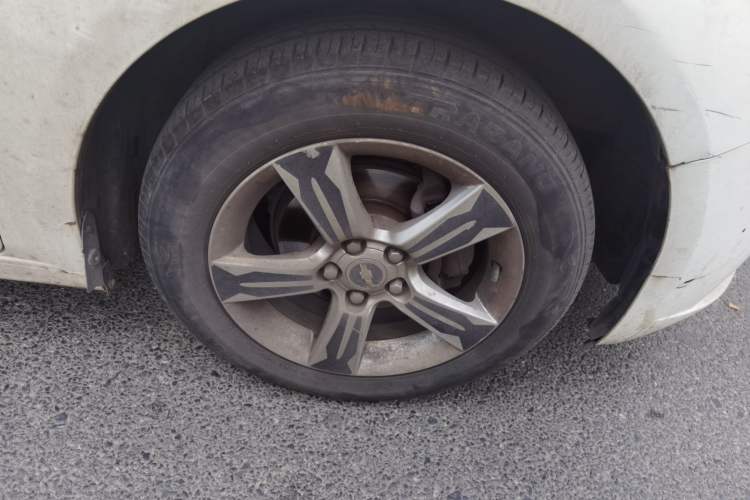 Used Chevrolet Cruze 2013 Hatchback 1.6L Manual Luxury Model Right Front Wheel Hub