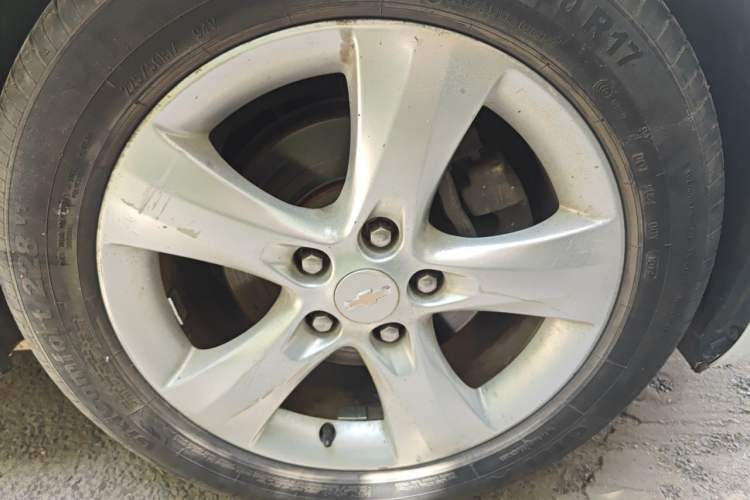Used Chevrolet Cruze 2013 Hatchback 1.6T Automatic Flagship Model Right Front Wheel Hub