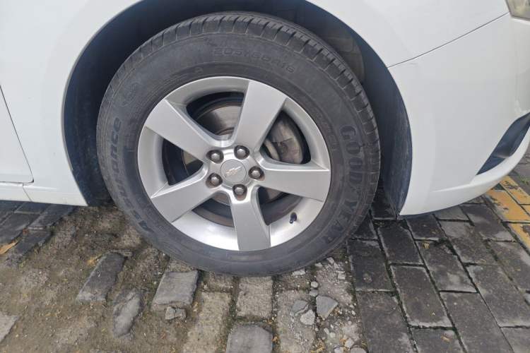 Used Chevrolet Cruze 2013 1.6L SE MT Right Front Wheel Hub