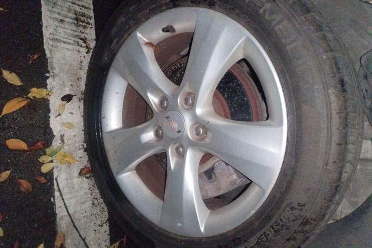 Used Chevrolet Cruze 2013 Hatchback 1.6T Automatic Flagship Model Right Front Wheel Hub