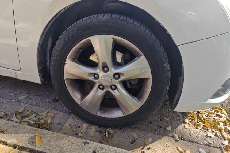 Used Chevrolet Cruze 2013 Hatchback 1.6T Automatic Flagship Model Right Front Wheel Hub