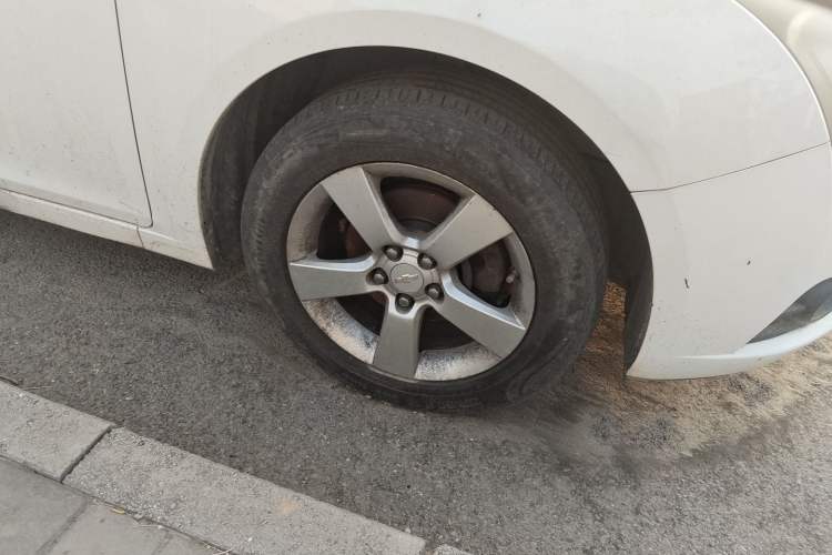 Used Chevrolet Cruze 2013 1.8L SE AT Right Front Wheel Hub