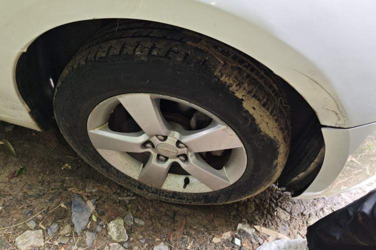 Used Chevrolet Cruze 2013 Hatchback 1.6L Manual Luxury Model Right Front Wheel Hub