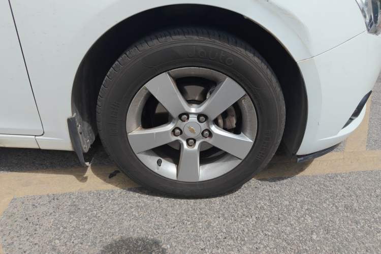 Used Chevrolet Cruze 2013 1.6L SE AT Right Front Wheel Hub