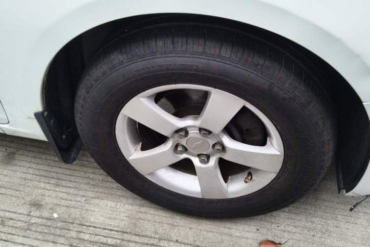 Used Chevrolet Cruze 2013 1.6L SL MT Right Front Wheel Hub